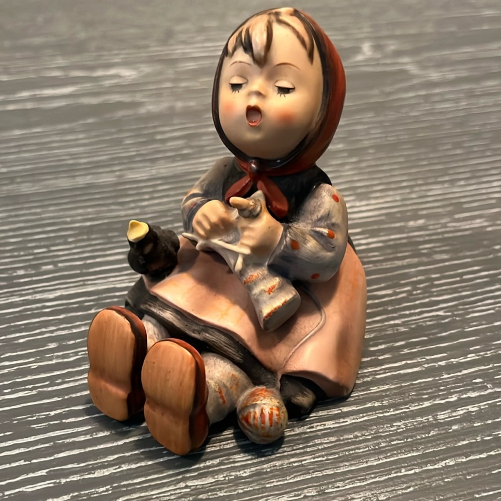 Vintage M.I. Hummel #69 Happy Pastime TMK 2 Figurine
